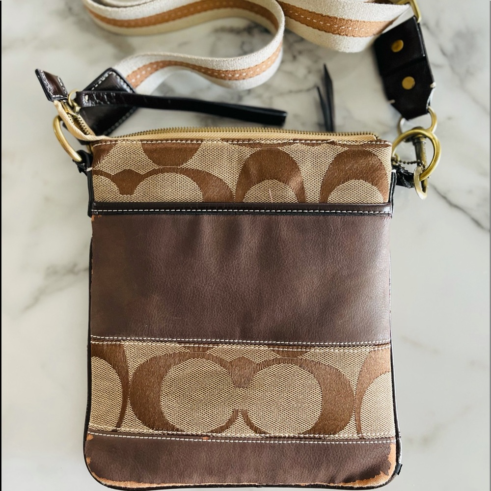 Coach Purse. - Picture 2 of 4